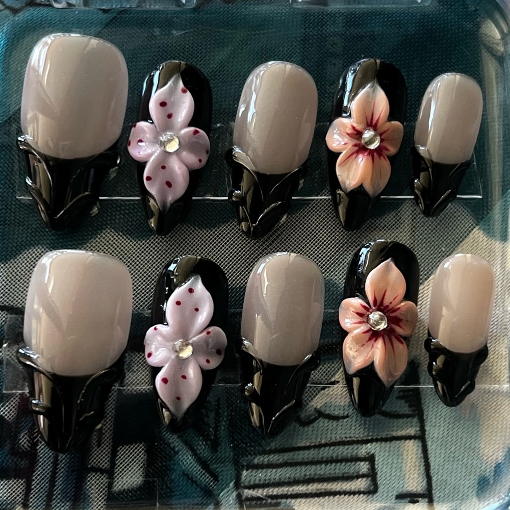 Elegant Floral Nail Art Set